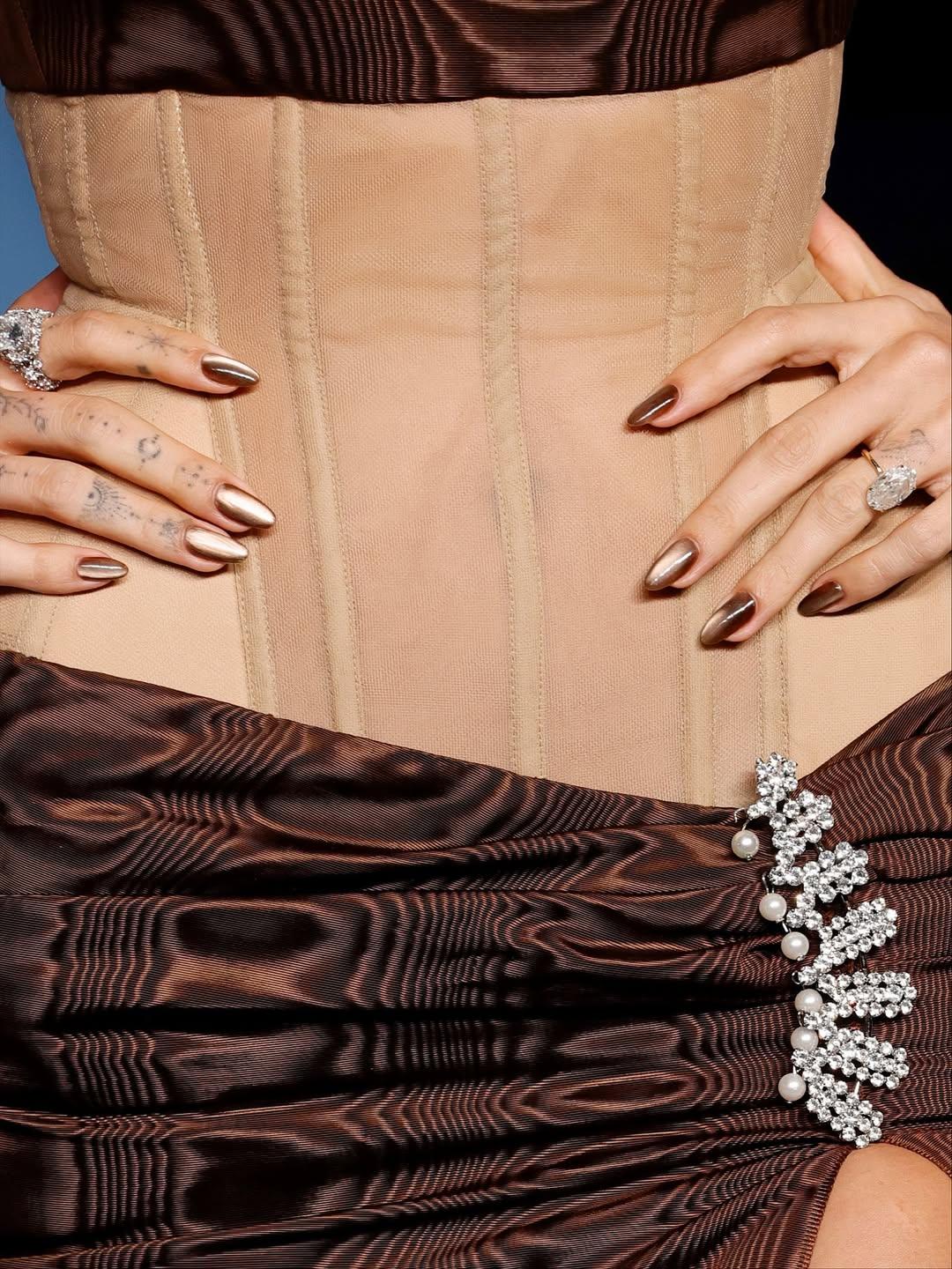 / фото instagram.com/nailsbyzola