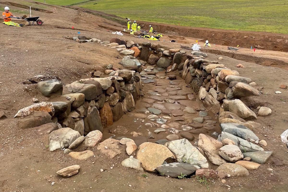 Scoperta archeologica in Scozia: centinaia di strutture antiche risalenti a 2000 anni fa rivelano nuovi segreti sulla storia della Gran Bretagna