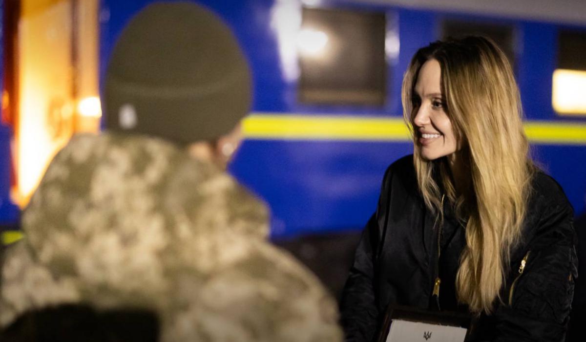 Angelina Jolie in Ucraina: un gesto di solidarietà che attira l'attenzione internazionale