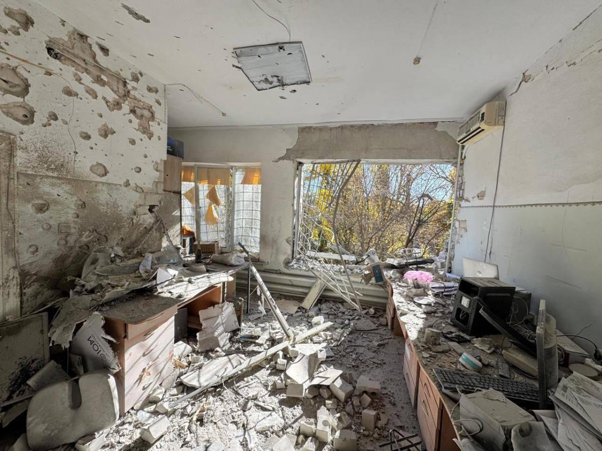 У спальних районах Херсона майже не лишилося будівель, яких війна не торкнулася / фото t.me/V_Zelenskiy_official