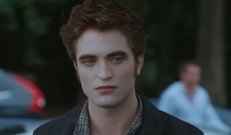 Роберт Паттінсон неочікувано зізнався, чи готовий повернутися у "Сутінки"/ скріншот YouTube Роберт Паттінсон неочікувано зізнався, чи готовий повернутися у "Сутінки"/ скріншот YouTube