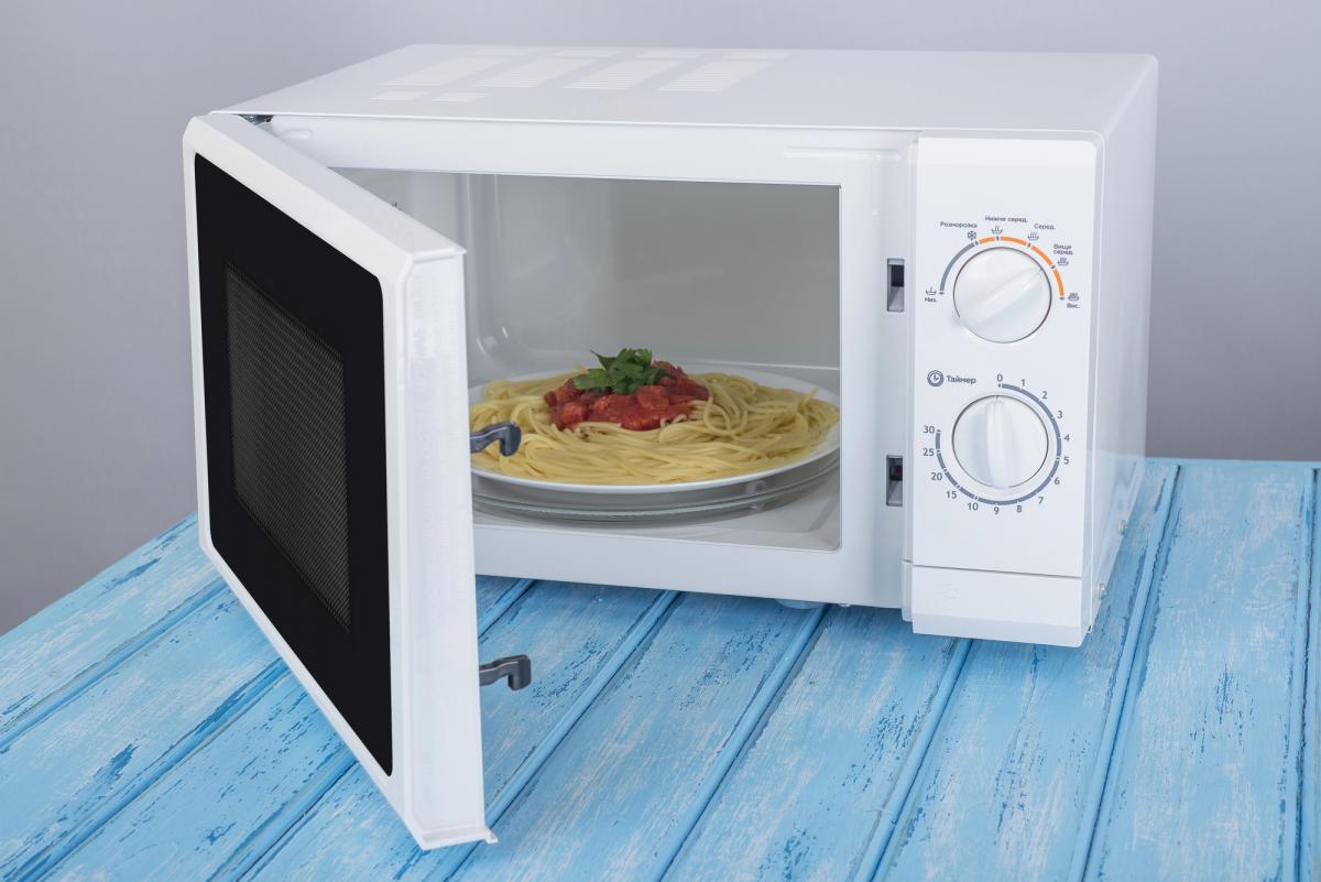 Posate di Vetro nel Forno a Microonde: Come Utilizzarle in Sicurezza