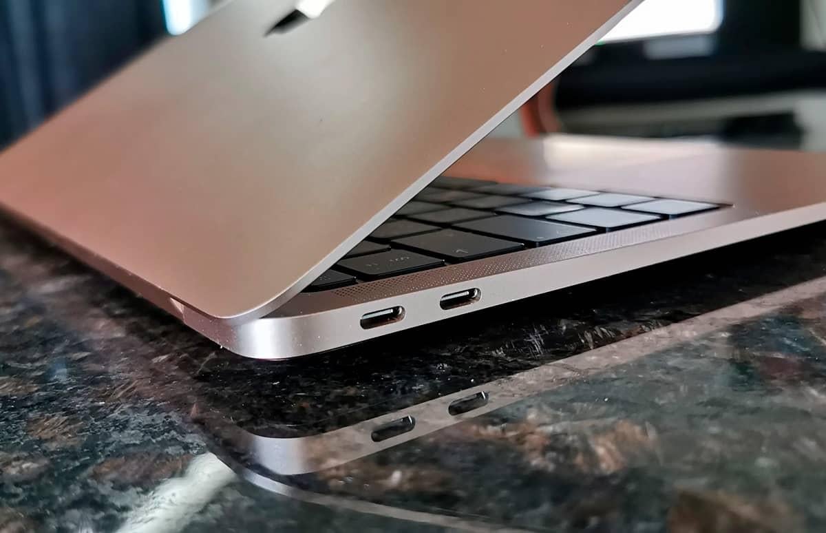 Чому в MacBook тепер тільки USB / Фото - AppleInsider Чому в MacBook тепер тільки USB / Фото - AppleInsider