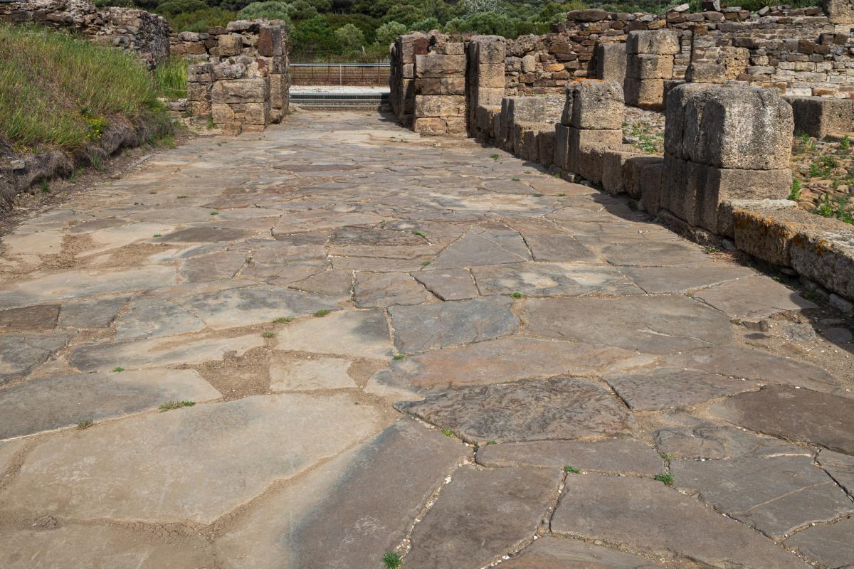 Римські дороги досі зберіглися, а по деяким проходять сучасні магістралі / фото ua.depositphotos.com