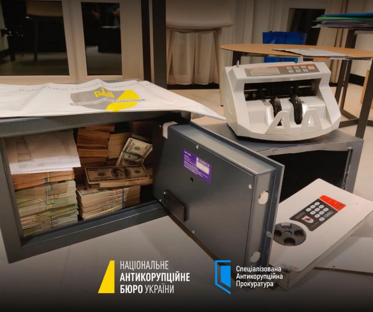 Корупція в енергетиці: двоє фігурантів справи під час затримання знищували докази, – ЗМІ Корупція в енергетиці: двоє фігурантів справи під час затримання знищували докази, – ЗМІ