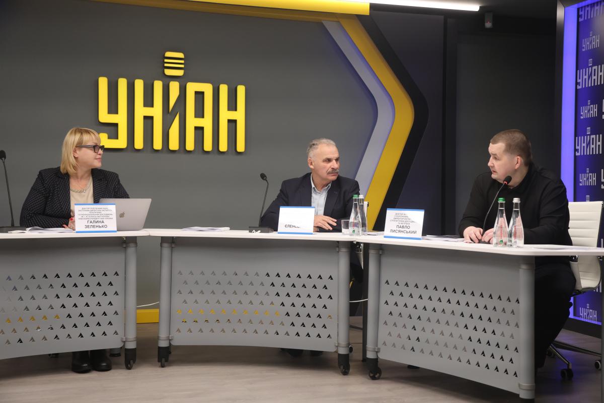 Лисянський: РПЦ - невід’ємна частина гібридної війни Росії проти України (відео) Лисянський: РПЦ - невід’ємна частина гібридної війни Росії проти України (відео)