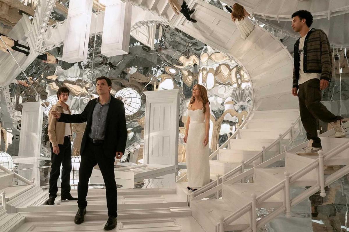 "Иллюзия обмана 3": каким получилось возвращение команды фокусников-борцов за справедливость