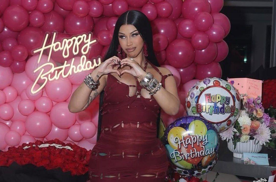 вчетверте стала мамою/ фото instagram.com/iamcardib