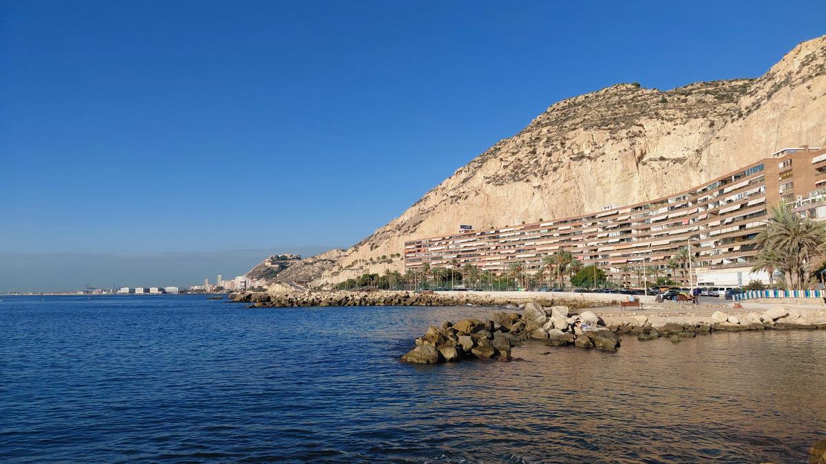 В Аликанте доступны немало вариантов размещения у моря / фото Марина Григоренко