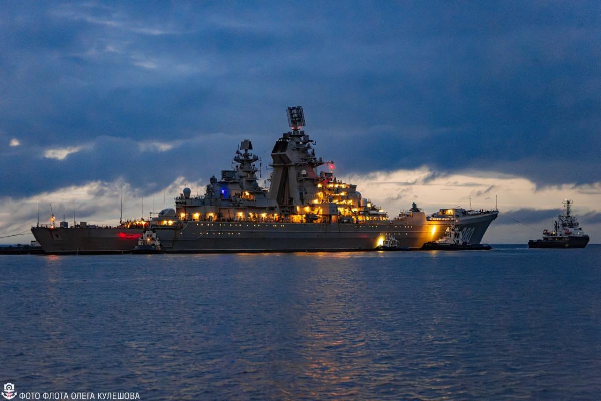 З'явилися якісні фото 'найпотужнішого російського корабля' під час випробувань З'явилися якісні фото 'найпотужнішого російського корабля' під час випробувань