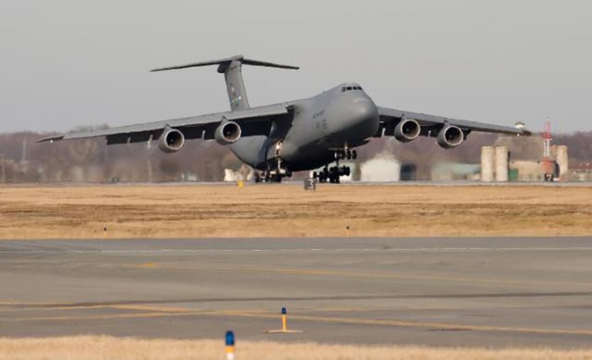 2. C-5M Super Galaxy берет на борт до 16 армейских @Хаммеров за один рейс / фото Википедия 2. C-5M Super Galaxy берет на борт до 16 армейских @Хаммеров за один рейс / фото Википедия