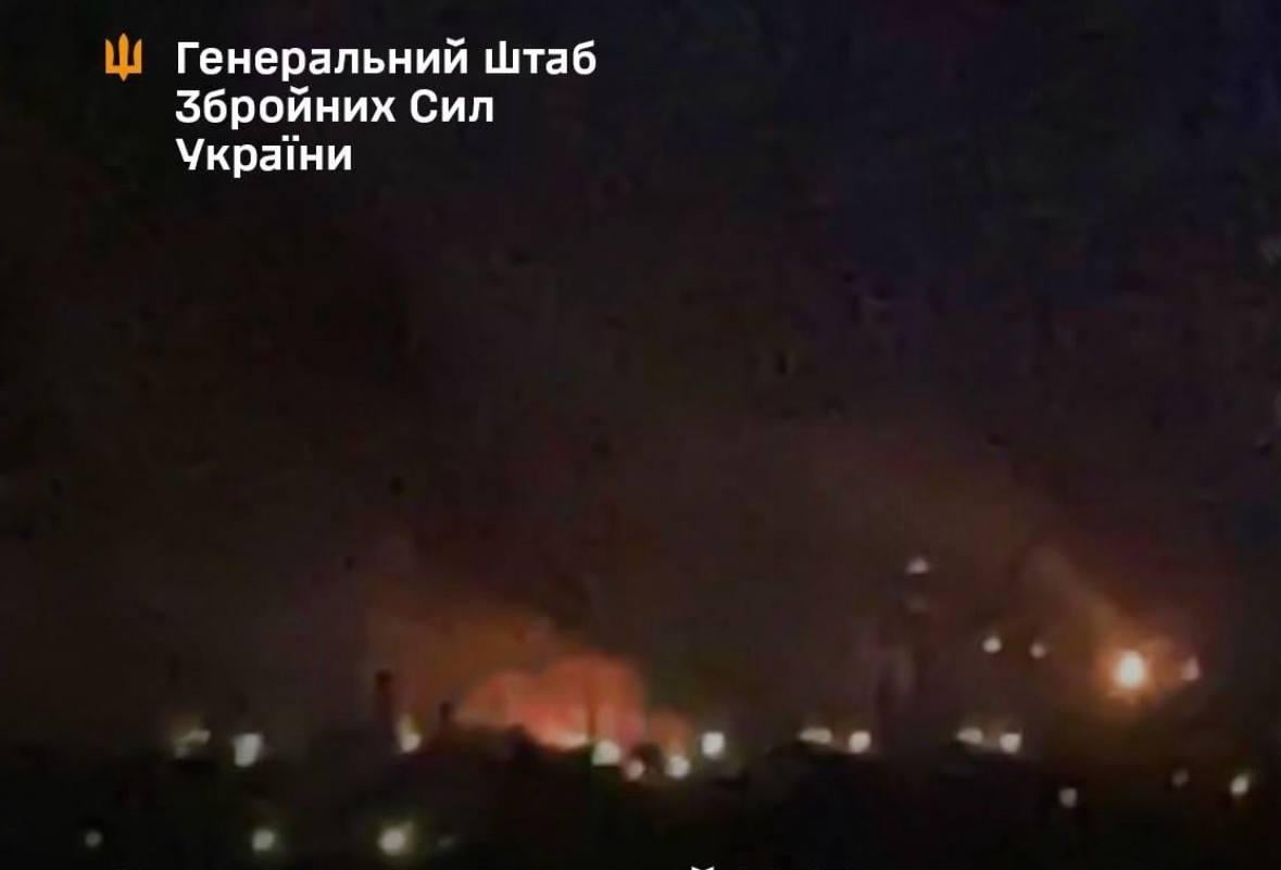 'Взрывы и большой пожар': Генштаб подтвердил поражение НПЗ в РФ, который изготавливал авиатопливо 'Взрывы и большой пожар': Генштаб подтвердил поражение НПЗ в РФ, который изготавливал авиатопливо