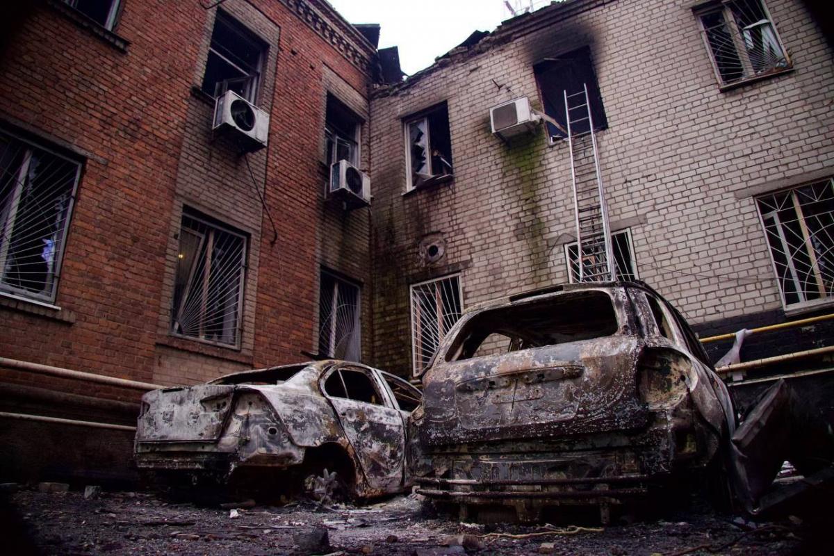 В Днепре в результате атаки РФ горели авто / фото - телеграмм-канал Владислава Гайваненко