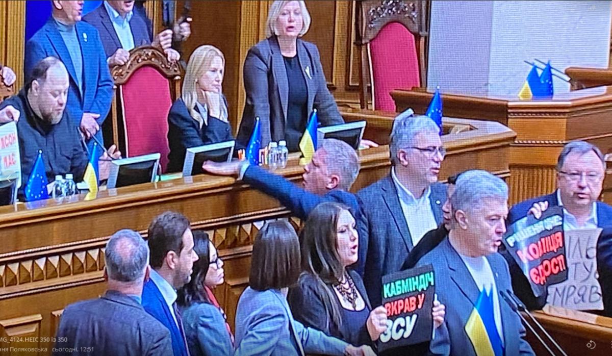 Galushchenko e Grinchuk dimettono: opposizione blocca tribuna e sospende riunione del Consiglio