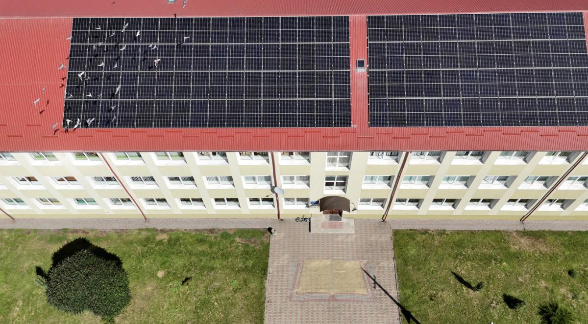 Eco Foundation inaugura la prima scuola indipendente dal consumo energetico in Ucraina con il progetto “Scuola al sole”