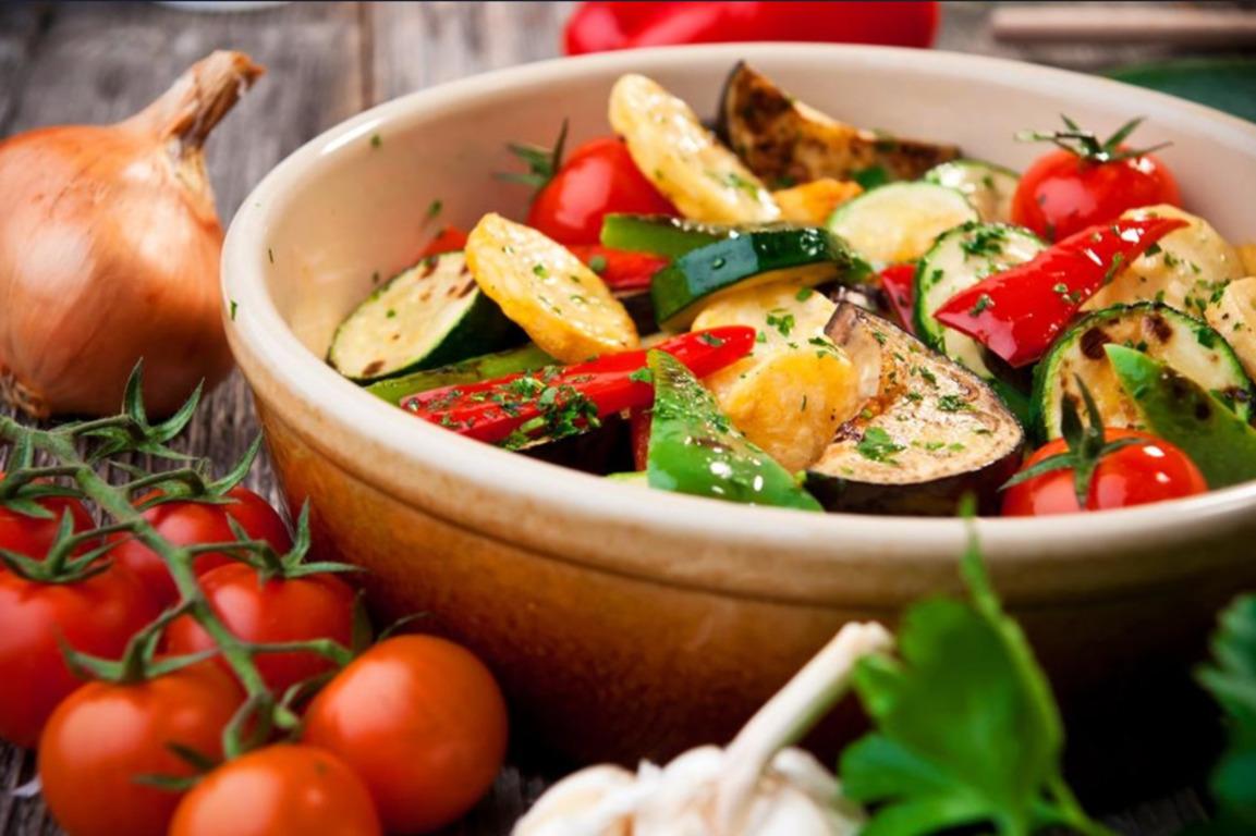 Запечені овочі - страва, актуальна у будь-яку пору року / фото ua.depositphotos.com