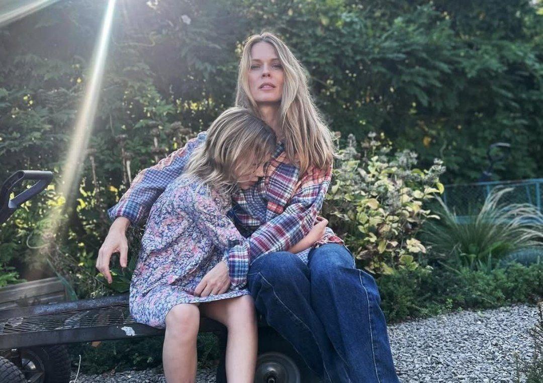 Фреймут впервые за долгое время показалась с дочкой/ фото instagram.com/freimutolia