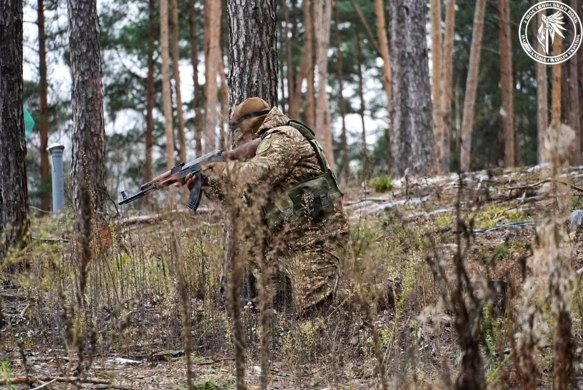 Zelensky chiede modifiche al piano di pace americano; la negoziazione potrebbe durare un anno