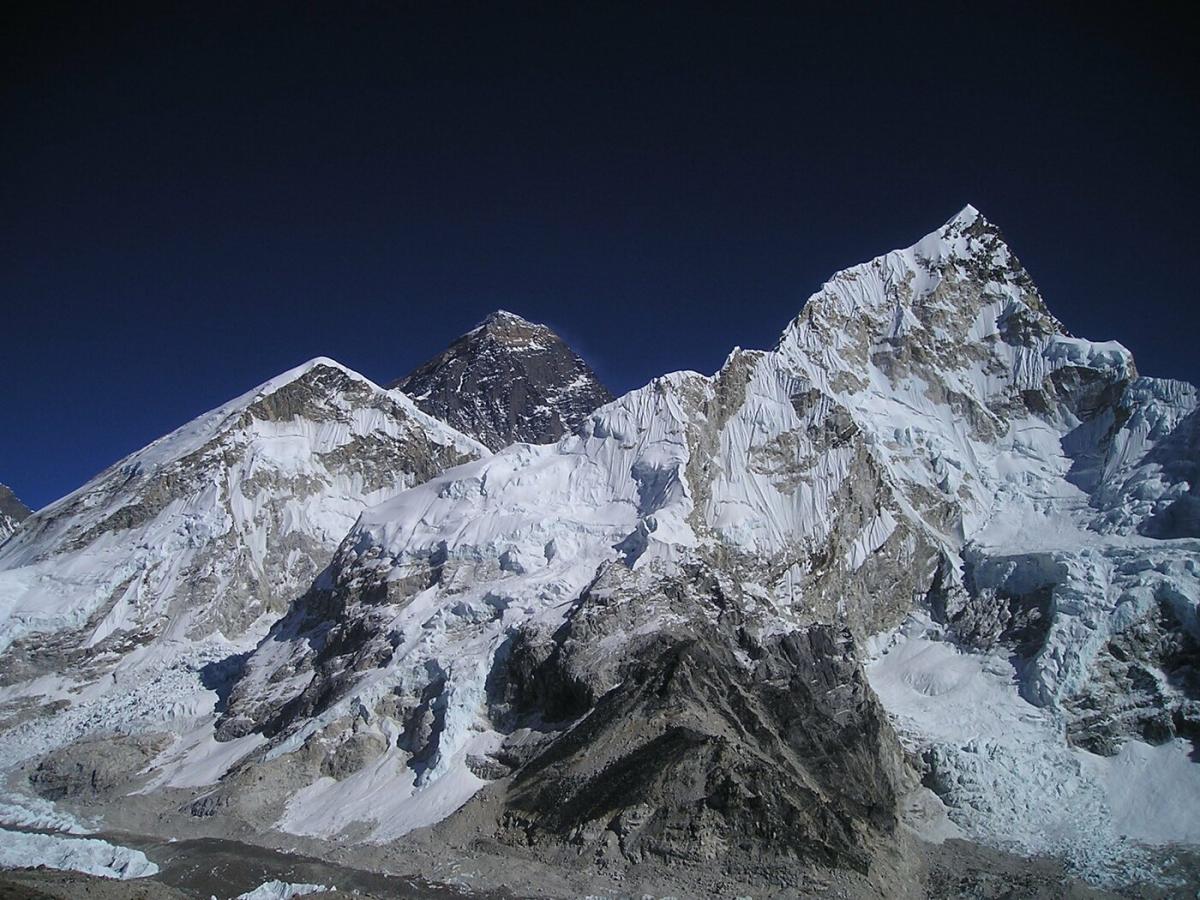 Scoperte di gigantesche strutture sotterranee: il Monte Everest non è più il più alto