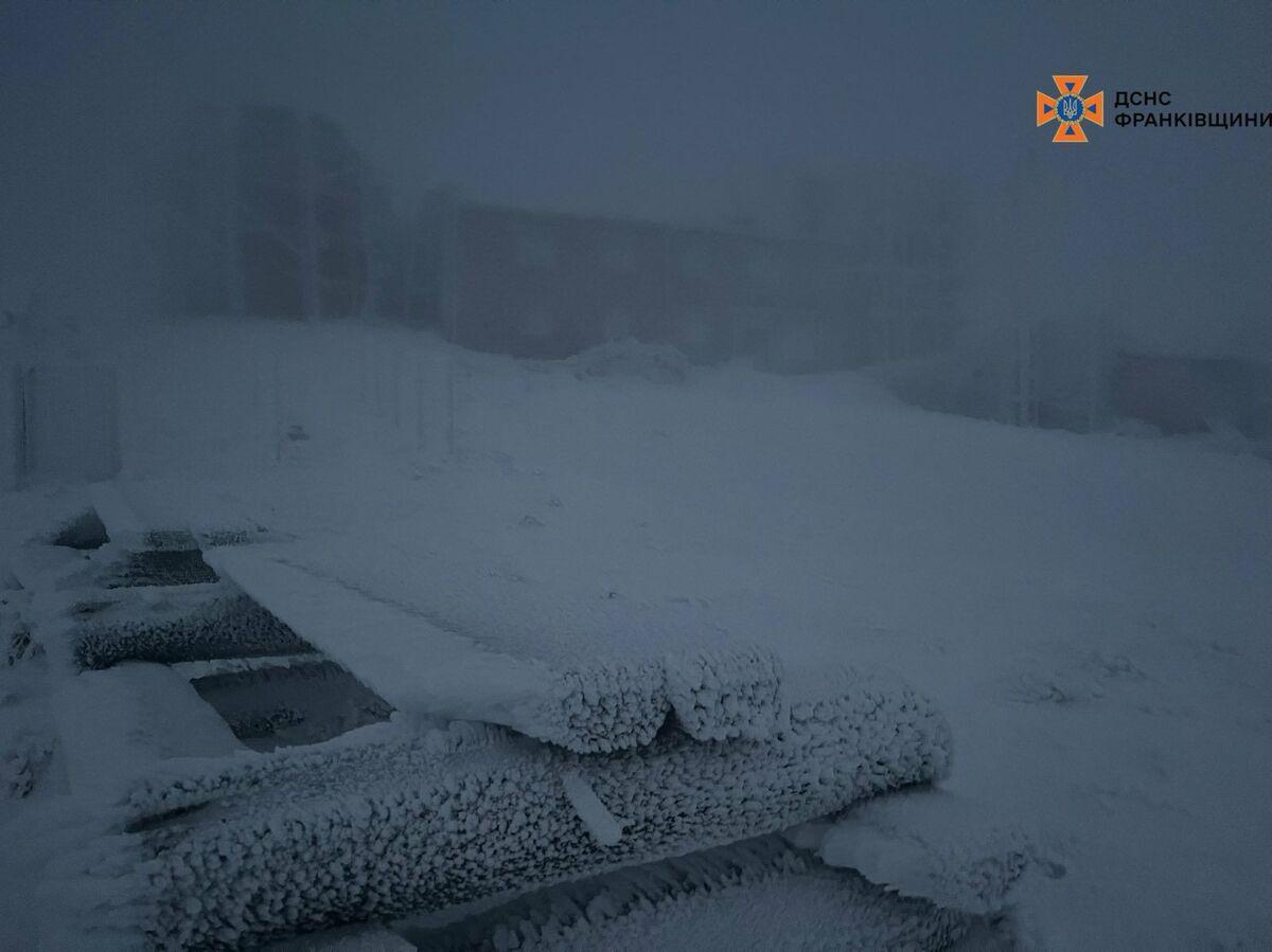 Temperatura in Carpatia scende a -12°C: inverno intenso in montagna