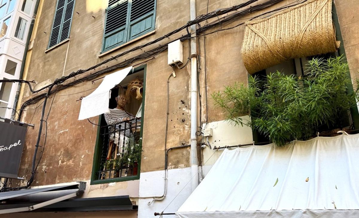 Знамениті балкони у Пальмі / фото Наталія Петерварі Знамениті балкони у Пальмі / фото Наталія Петерварі