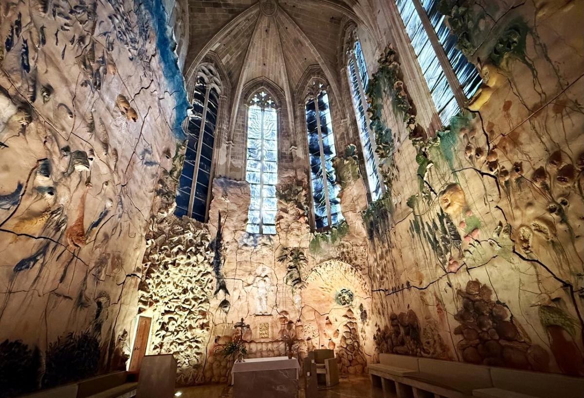 Рельєфи від Мікеле Барсело в соборі Пальми / фото Наталія Петерварі Рельєфи від Мікеле Барсело в соборі Пальми / фото Наталія Петерварі