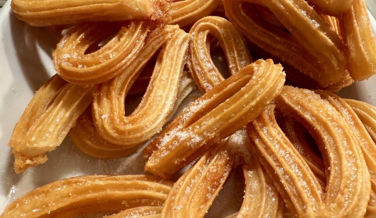 Чурос – традиційна іспанська солодка випічка / фото Наталія Петерварі Чурос – традиційна іспанська солодка випічка / фото Наталія Петерварі