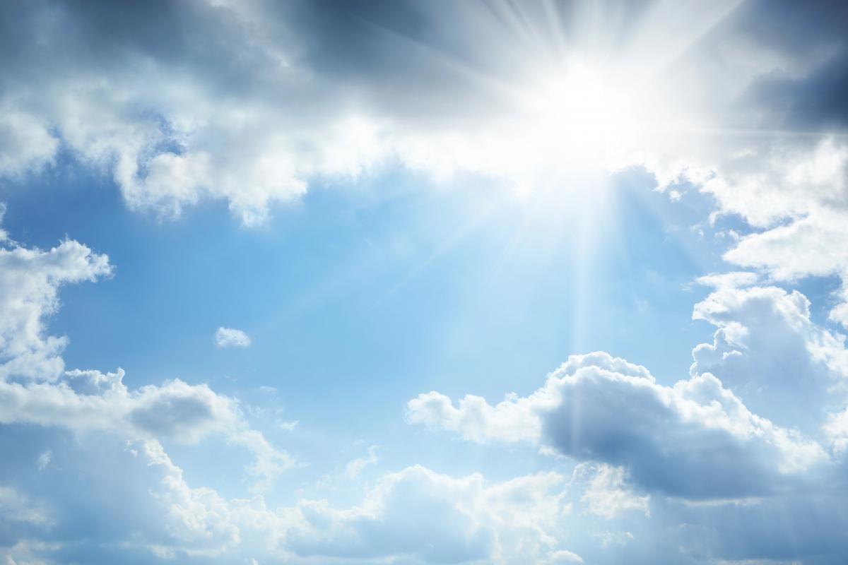 Озоновий шар, розташований у стратосфері на висоті 15–35 км, захищає Землю від шкідливого ультрафіолетового випромінювання / фото ua.depositphotos.com