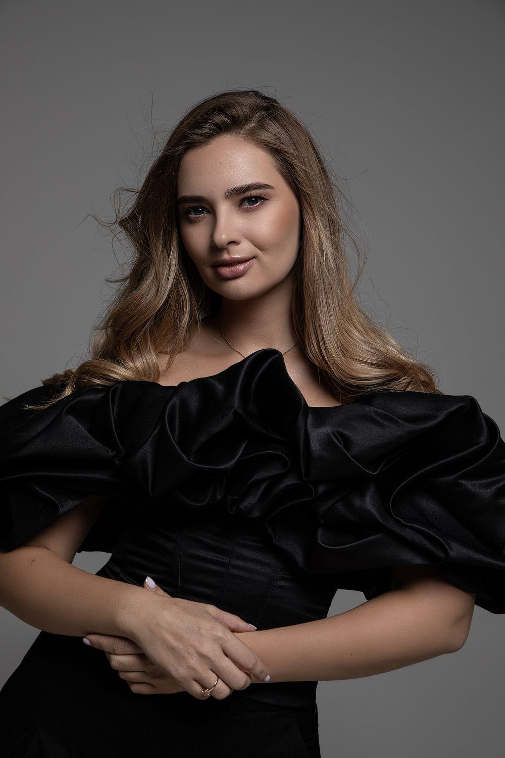 Рок-музыкант, ведущая новостей и экс-Холостяк: раскрыты имена новых участников благотворительных 'Танцев со звездами'