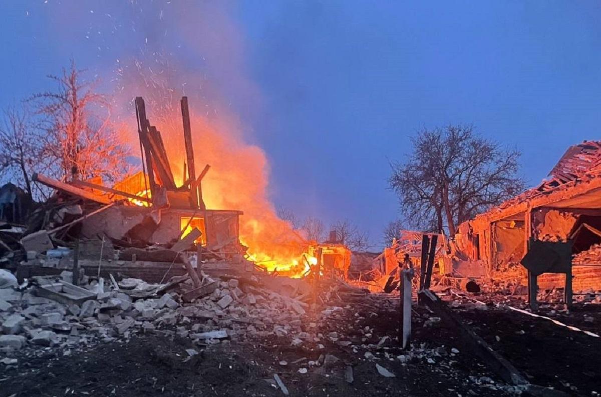 Из-за атаки РФ погиб мужчина, две женщины ранены / фото t.me/synegubov Из-за атаки РФ погиб мужчина, две женщины ранены / фото t.me/synegubov