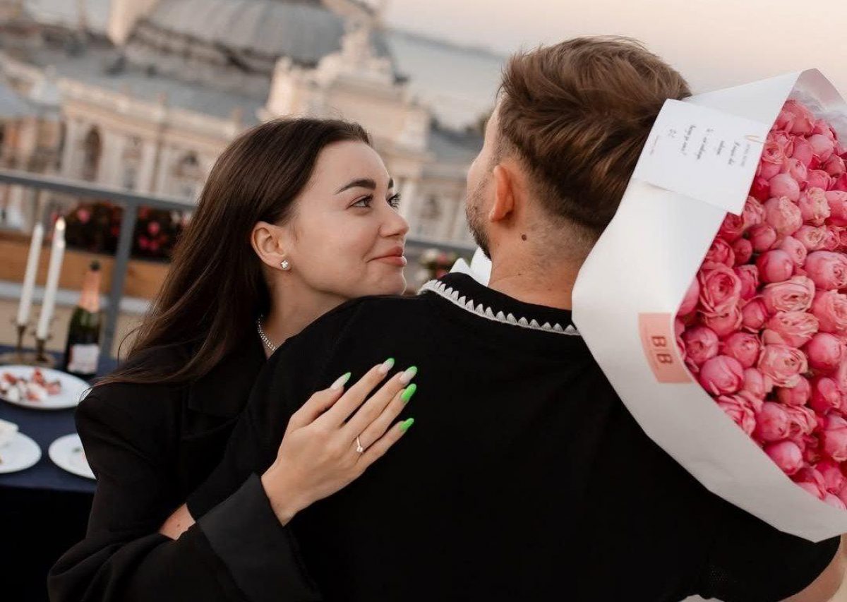 Amore in diretta: una ex partecipante del reality show "Il Celibe" trova l'amore e si sposa