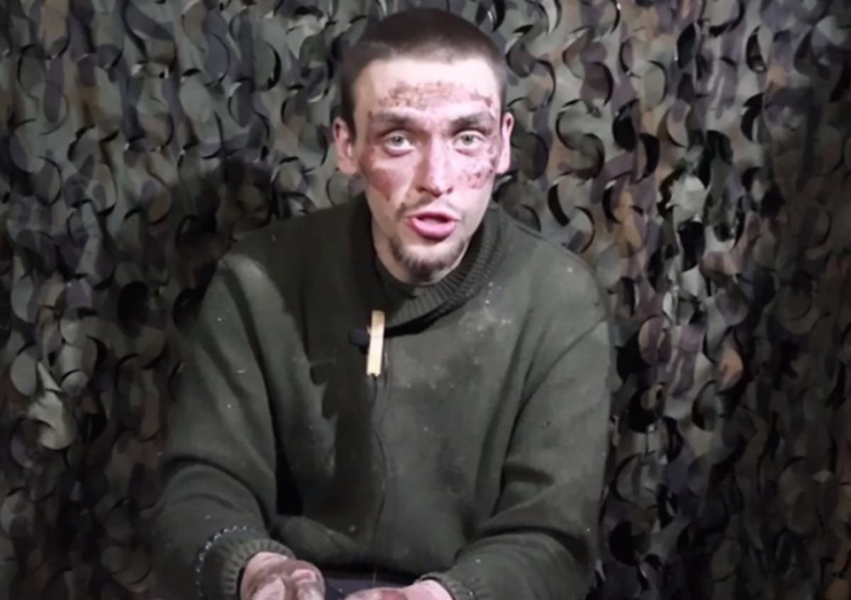 Testimonianza scioccante di un militare russo: bombardamenti interni per evitare la resa