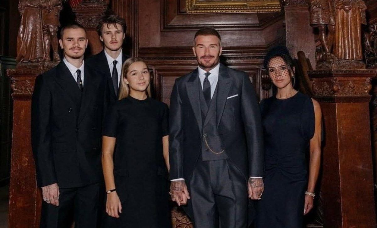 David Beckham Insignito del Titolo di Cavaliere dal Re Carlo III per i suoi Contributi nel Calcio e nella Beneficenza