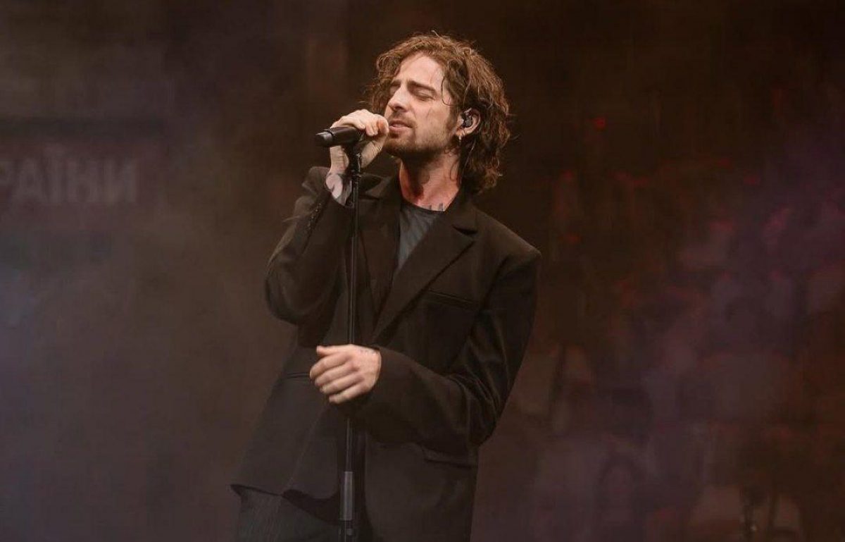 Dantes riceve sostegno dopo aver condiviso un momento di solitudine