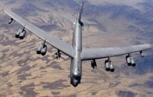 У США помітили бомбардувальник B-52 з новою ядерною крилатою ракетою (фото)