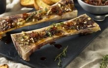 Гурмани їдять кістковий мозок ложками, а дієтологи - хвалять: чим він корисний