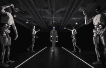 У Китаї показали "найбільш людиноподібного робота" – у чоловічій і жіночій версіях