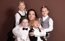 Дружина Мірошниченка показала, на що їхні діти витратили перші зароблені гроші