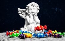 Надо ли идти на кладбище в день рождения умершего и раздавать конфеты: объяснение этнолога