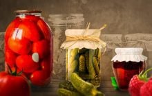 Сколько лет можно хранить консервацию: врач рассказала, когда и что есть не стоит
