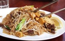 Чому в Азії їдять паличками, а в решті світу - ложками і виделками: ви здивуєтеся