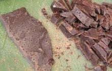 Чому шоколад біліє та чи можна його їсти: експертка розповіла про всі нюанси