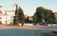 В Луцьку посеред листопада розквітло дерево, яке вважається символом весни