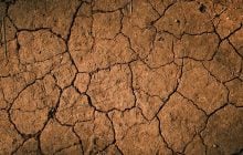 В одній із країн Африки помітили гігантські тріщини в землі: під загрозою мільйони людей