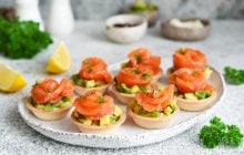 Святкові тарталетки за 15 хвилин: 4 смачні начинки для закусок