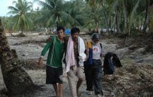 Два бедствия подряд: затопленную ливнями Индонезию тряхнуло мощное землетрясение