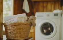 Чому випрані речі мають неприємний запах: експертка перелічила 5 можливих причин