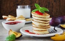 Оладьи на кефире не будут опадать, если вы сделаете это с тестом: речь не о соде