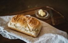 Что сделать, чтобы хлеб долго не черствел: блогерша показала один действенный лайфхак