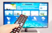 Почему если пару раз стукнуть по пульту, батарейки снова начинают работать